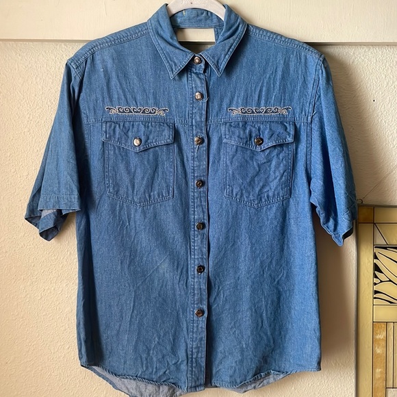 Vintage women’s Wrangler denim short sleeve button blouse with cut out back - Picture 1 of 7